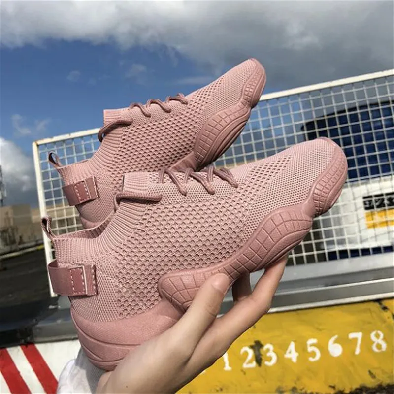 Женские кроссовки Flyknit белые из вулканизированной ткани на плоской подошве