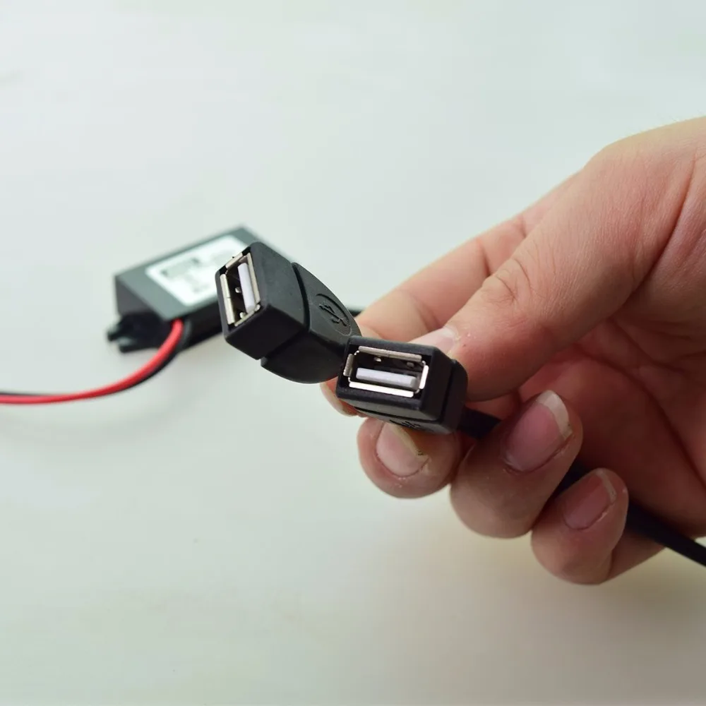 Автомобильный преобразователь питания с жестким подключением DC 12V в 5V 3A 15W с двумя разъемами USB для зарядки автомобильных видеорегистраторов, GPS-навигаторов и планшетов.