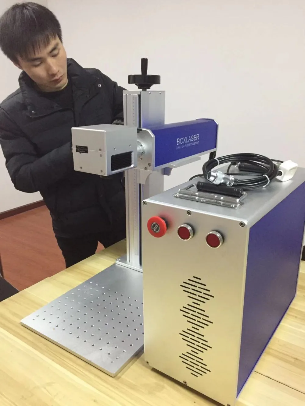 Made in China 10W/20W/30W MOPA Color laser marking machine for color laser marking with low price enlarge