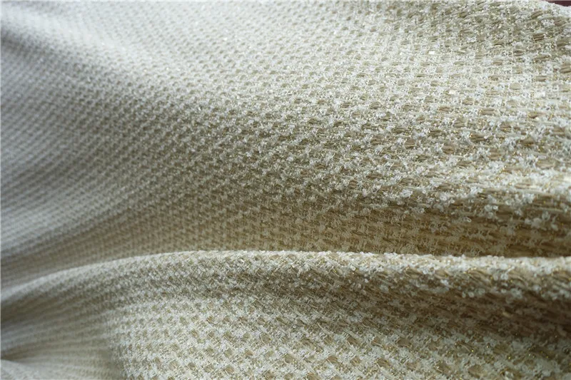 Бесплатная доставка молочно белый с золотой сверкающей линией тканый Твид ткани