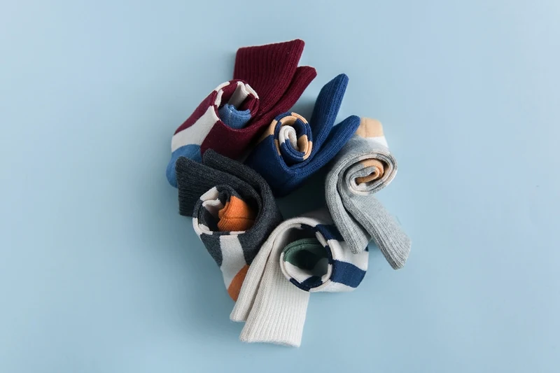 Хлопковые носки для мальчиков разноцветные хлопковые в полоску белые синие