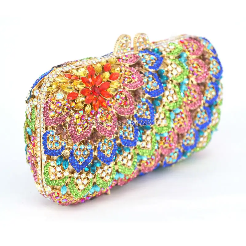 Синего цвета со стразами идеально сочетаются с нарядным банкетный мешок кулон