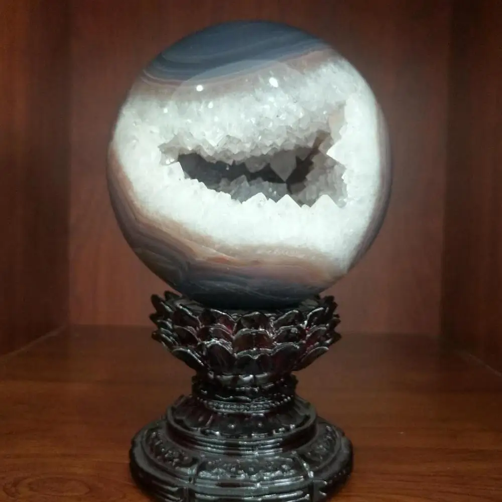 

2kg Beautiful Natural Agate Crystal Cave Crystal Ball As Furniture Decoration