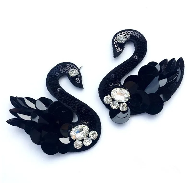 1 pair black color 1 пара вышитых бисером пайеток нашивки-лебеди пришить нашивки Значки для одежды джинсы куртки жилет обувь мешок украшения - Цвет: 1 pair black color