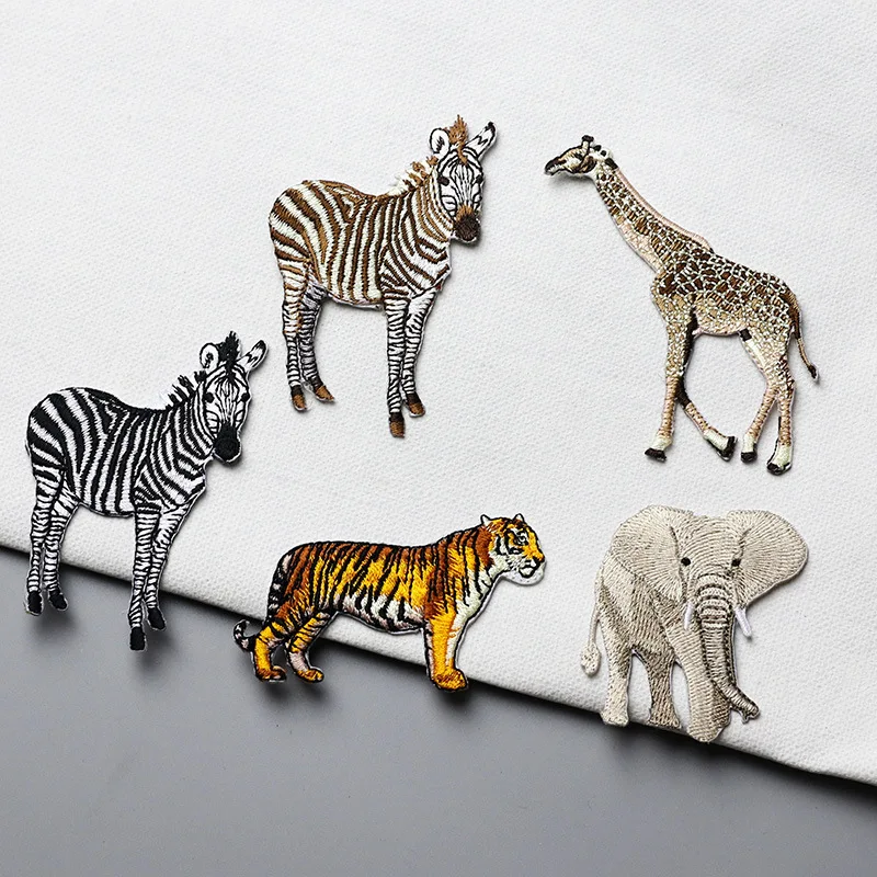 Купи Tiger Elephant Zebra Snake Giraffe Embroidery Iron on Patches Cute Animal Cartoon Patch Applique Backpack Badges for Jeans за 247 рублей в магазине AliExpress