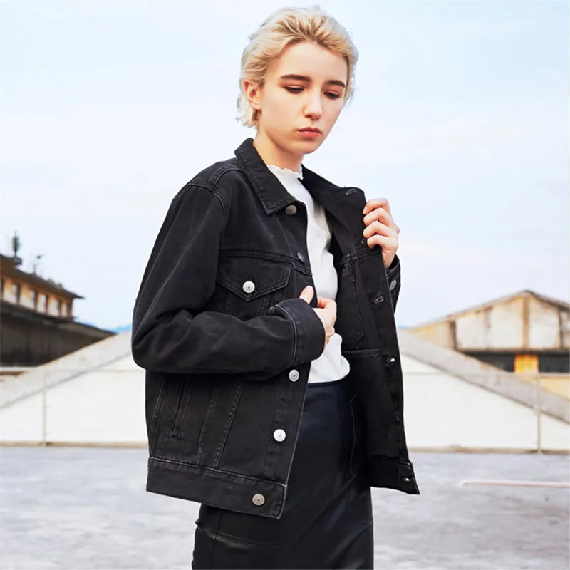 Женская джинсовая куртка черная однобортная верхняя одежда однотонное