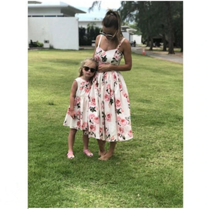Семейное платье для мамы и дочери с цветочным принтом маленьких девочек