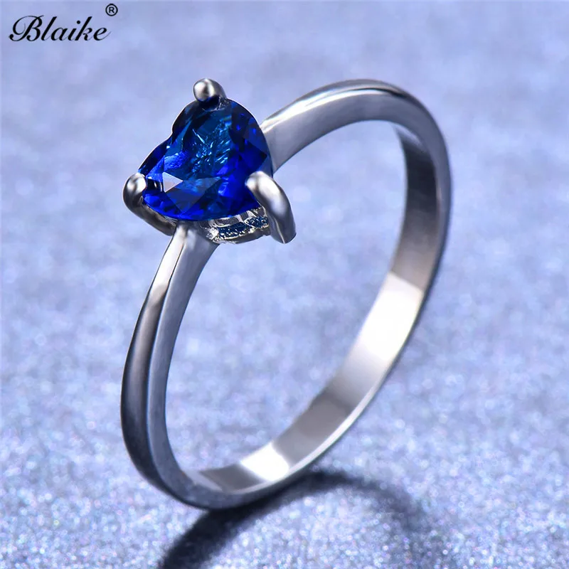 Женские кольца в виде сердца Blaike серебряного цвета с цирконием вечерние