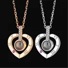 Женское ожерелье с подвеской в виде сердца из розового золота с проекцией на 100 языках