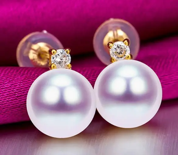 

a pair of gorgeous natural 9-10mm south sea White pearl earrings 18