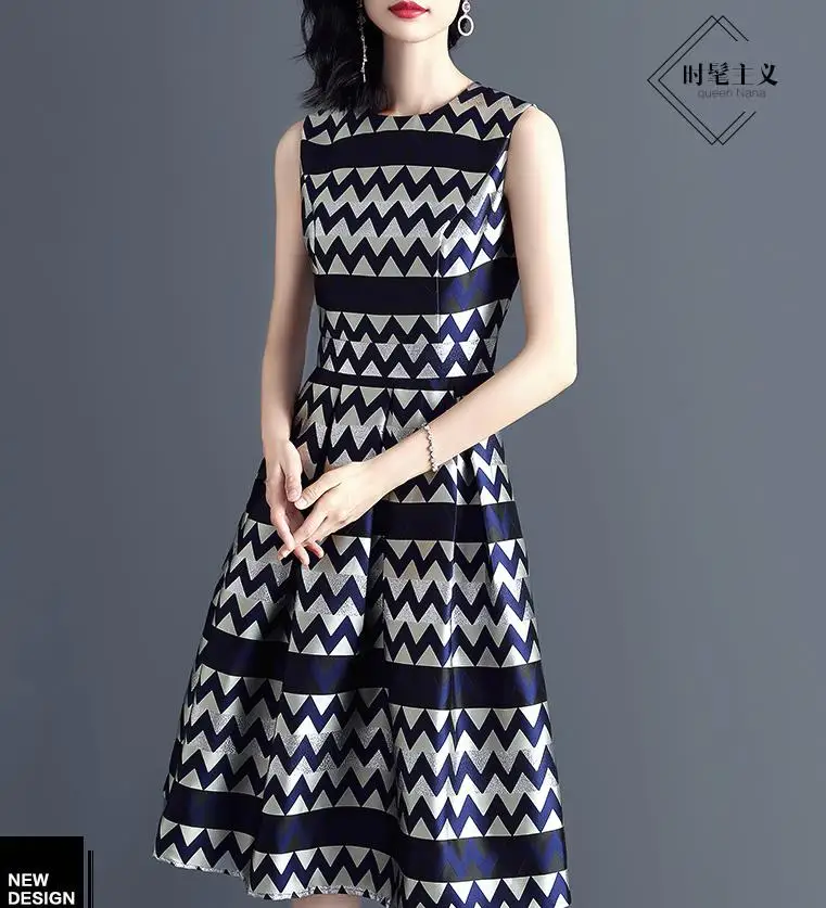 Платье без рукавов Новинка лета 2019 приталенная юбка трапециевидной