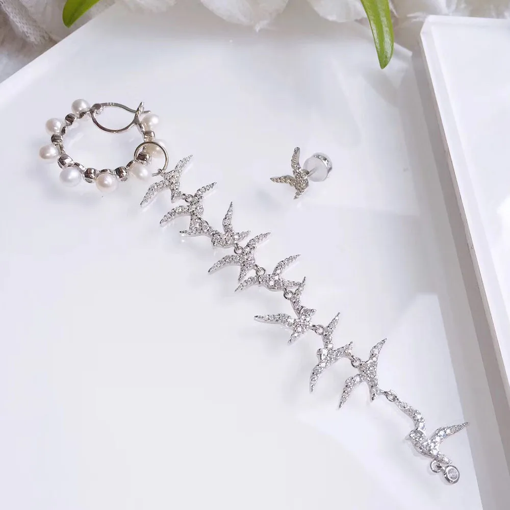 Женские асимметричные серьги-гвоздики из серебра 925 пробы с фианитом | Украшения