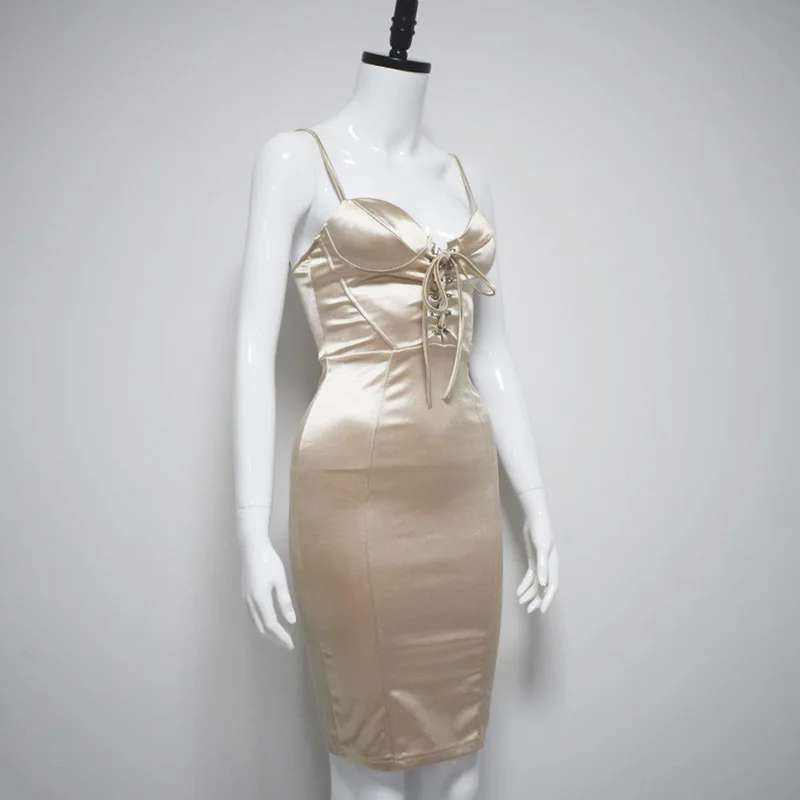 Красно бежевое атласное платье без рукавов Новинка лета 2019 облегающее на