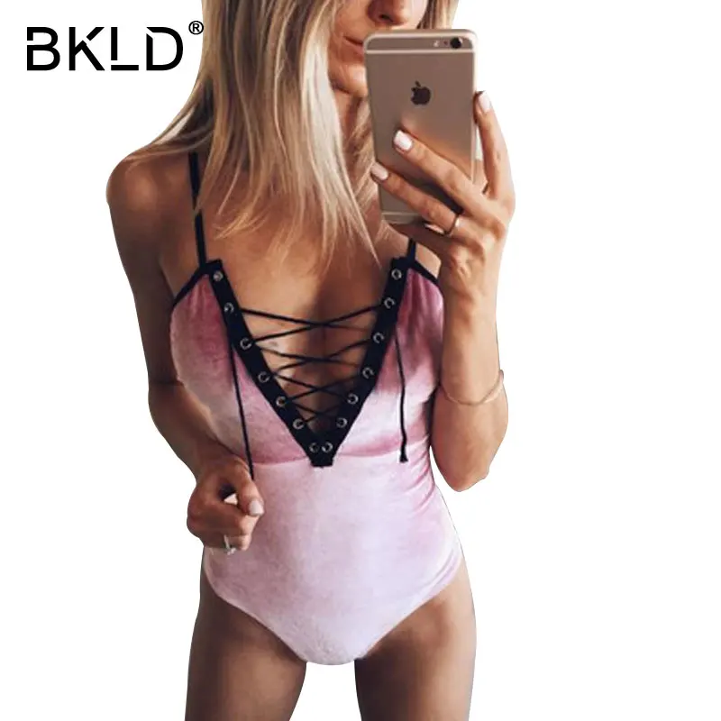 Женский комбинезон на завязках BKLD красный бархатный с v образным вырезом и