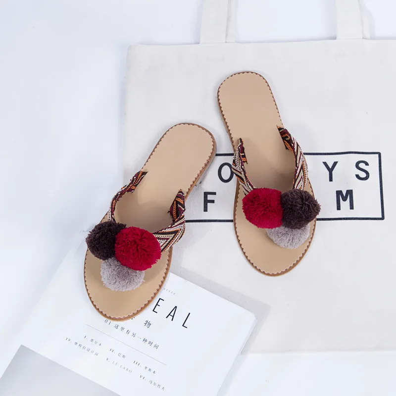 Новый Modis смешанные цвета Пляжные тапочки три пушистые волосы шары женщины клип