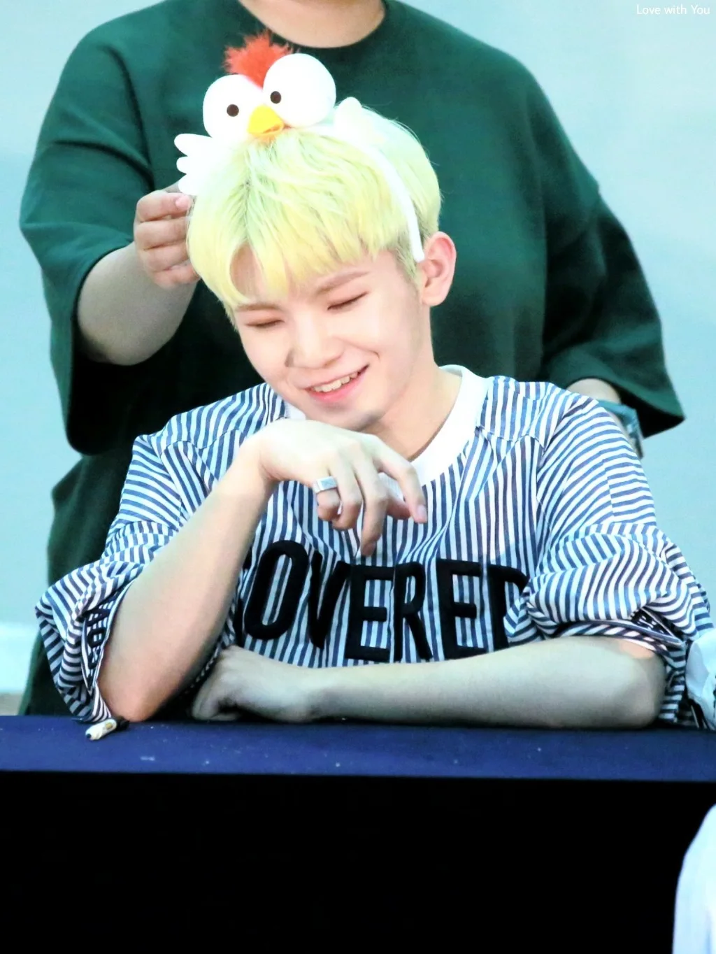Kpop Dazhou Fengshun, тот же exo пуленепробиваемый подросток, тот же wanna one Pai Zhenying seventee Tian Guoguo k-pop толстовки