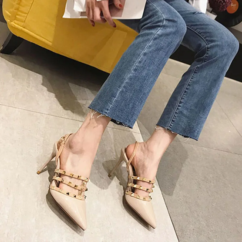 Женщины домашние тапочки заклепка белый Rock Stud туфли слайды дизайнер ремешки Римский желтый гладиатор дамы плоские сандалии Известный бренд Лето квартира