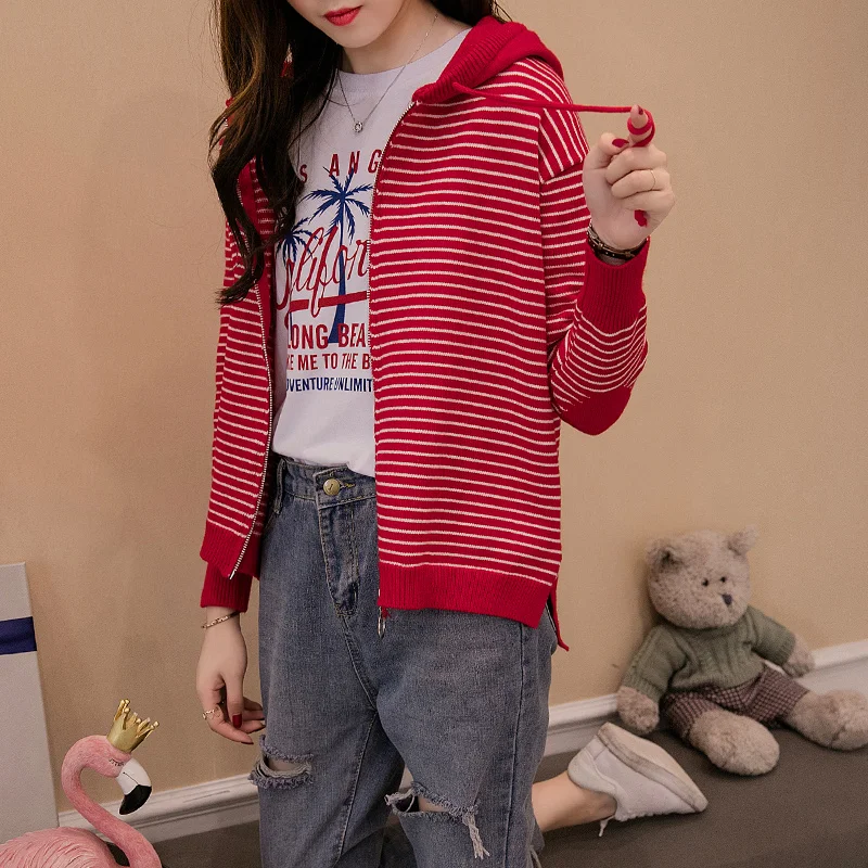 Женский короткий вязаный кардиган свитер в полоску с длинным рукавом и капюшоном