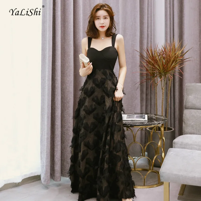 Женское платье с кисточками однотонное черное на бретельках без рукавов лето