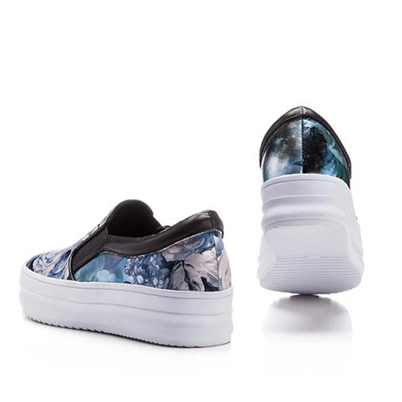 Женские лоферы из мягкой коровьей кожи на плоской подошве без шнуровки