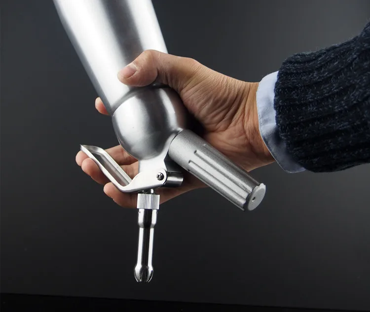 Бесплатная доставка профессиональный алюминиевый дозатор для взбитых сливок +