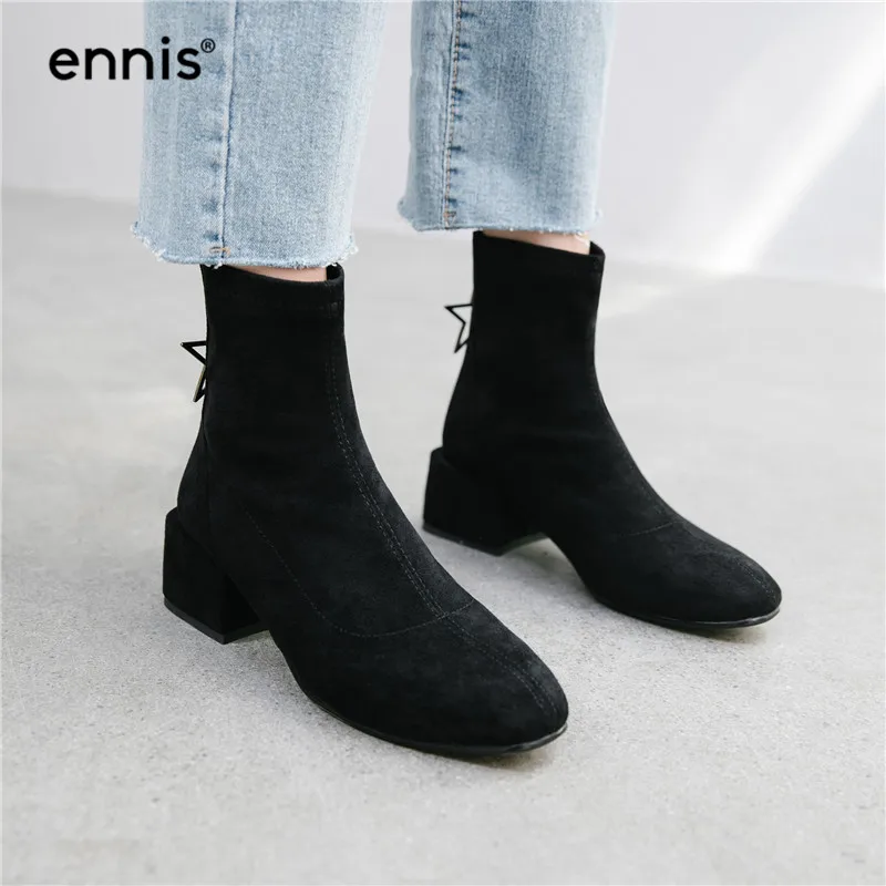 ENNIS/; осенние женские ботинки из флока; замшевые растягивающиеся ботильоны; женские ботинки с круглым носком на квадратном каблуке; модная обувь розового и черного цвета; A960