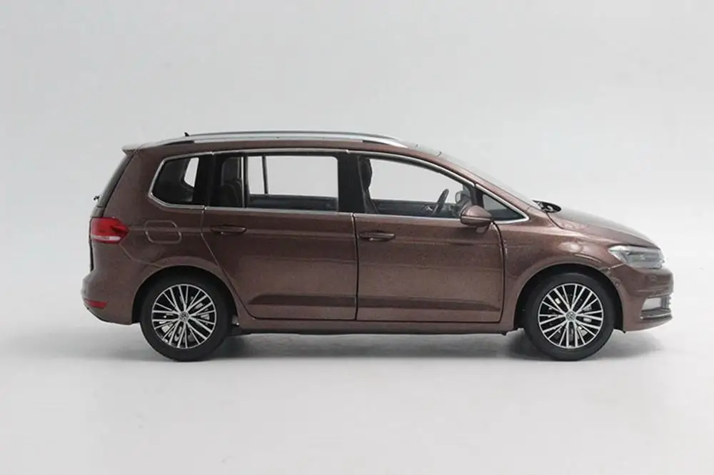 Коллекция моделей автомобилей Volkswagen Touran L 1/18 коллекция игрушек 2016 | Игрушки и