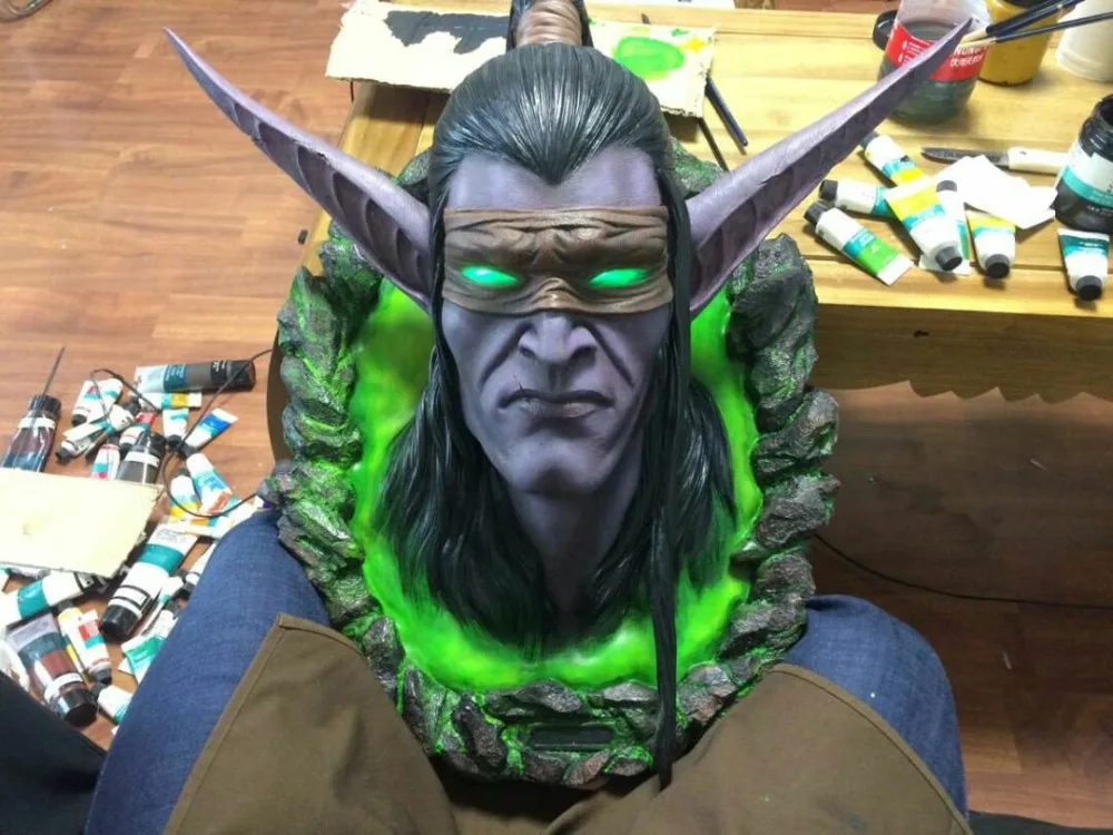 

MODEL FANS IN-STOCK wow Illidan head gk resin Wall-mounted contain led light eye for Collection