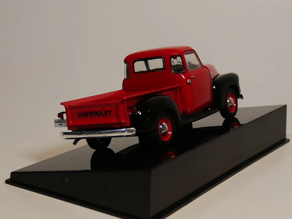 Ixo 1:43 Chevrolet 3800 1950 литая модель автомобиля| |