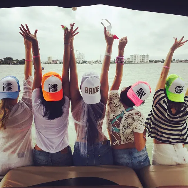 Шляпы для невесты и девичника женские свадебные неоновые кепки-тракер в сетку