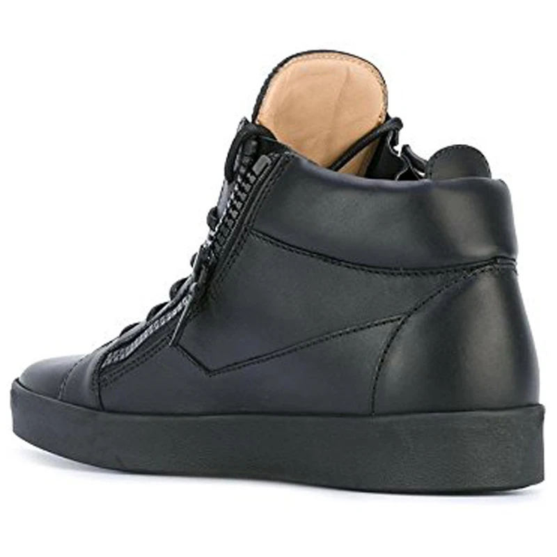 Женские черные кроссовки из лакированной кожи с круглым носком и молнией на