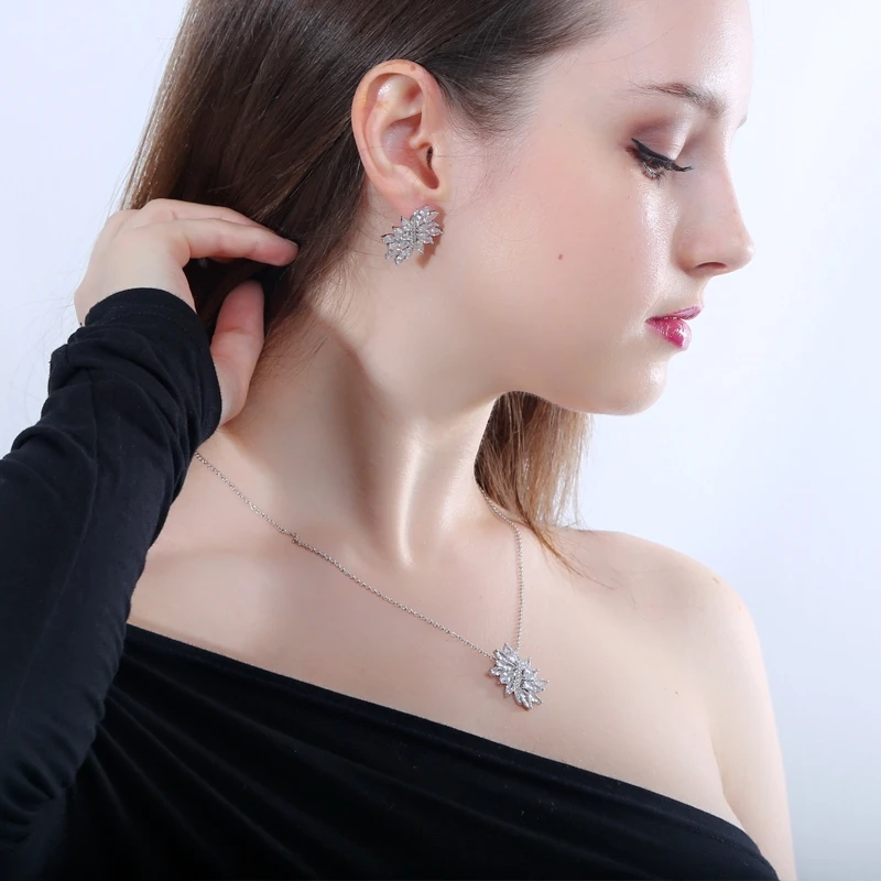 Женский комплект из колье и серёг с белым фианитом|pendant and earring set|set weddingwedding bridesmaids