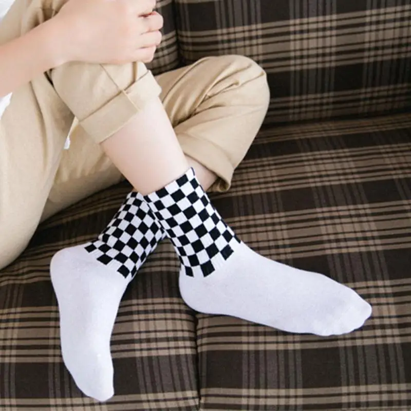 Новинка, мужские носки, шикарные Harajuku шахматные носки для HipHop Sox, длинный, унисекс, хлопковые носки, белые и черные квадраты, носки для скейтборда