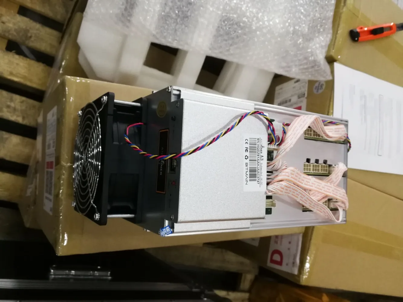 В наличии! Bitmain Antminer A3 815G Блейк 2b алгоритм Siacoin горные машины Шахтер 815Gh/S без