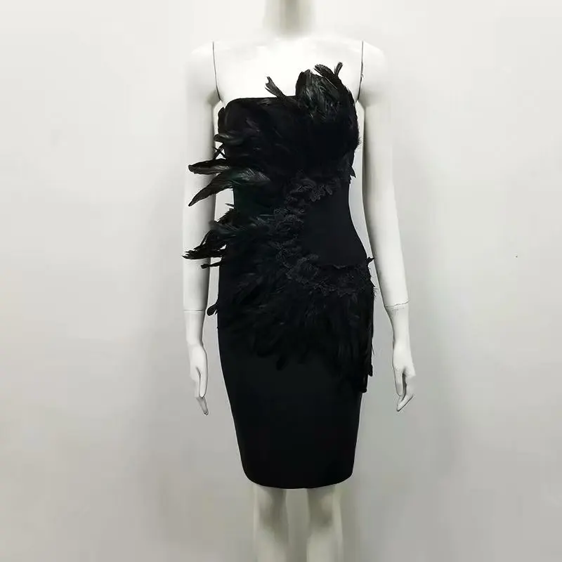 Уникальное модное мини платье со звездами и перьями Черное вечернее без бретелек