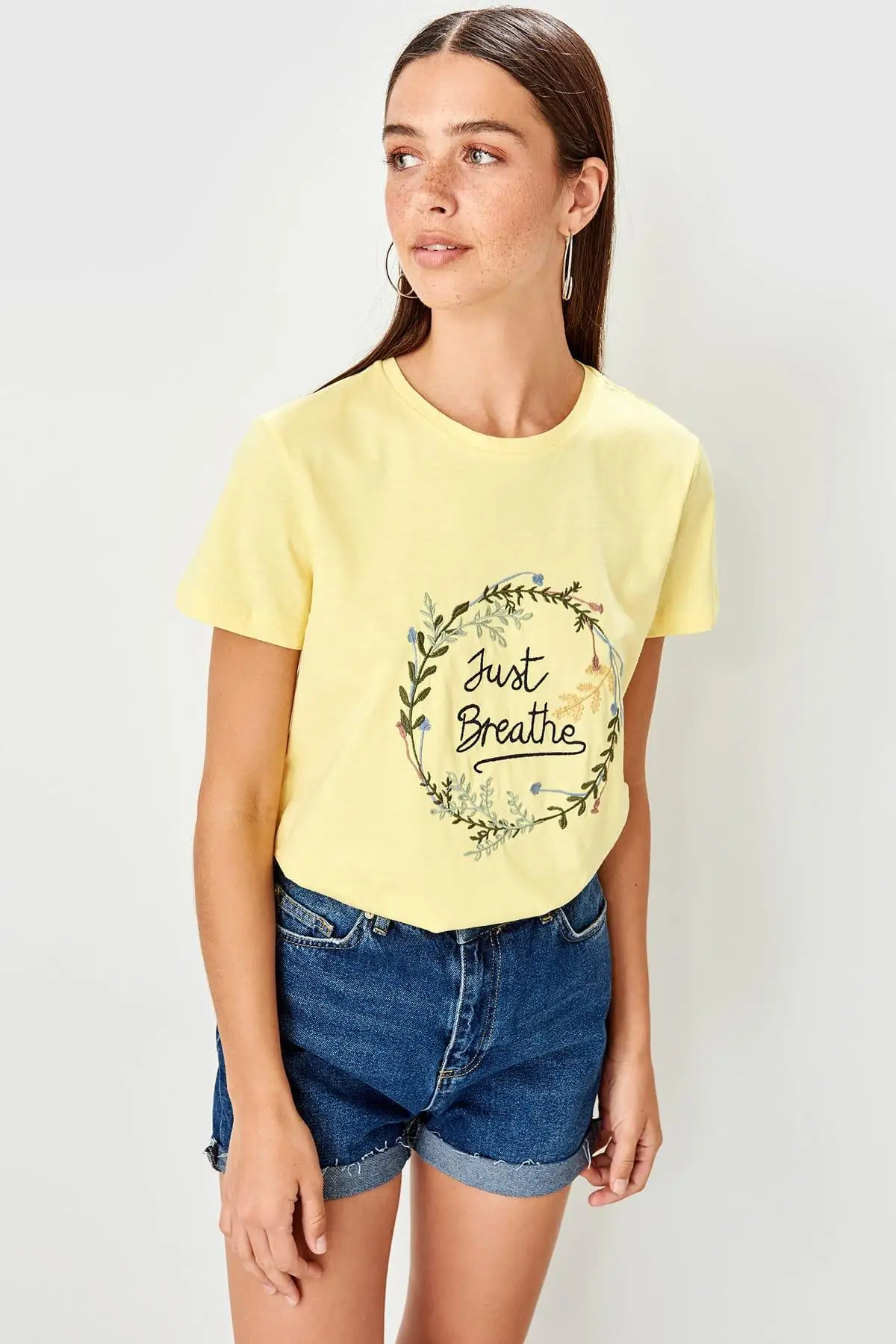 Trendyol желтые вышитые Базовые Трикотажные футболки TWOSS19TS0510|Футболки| |