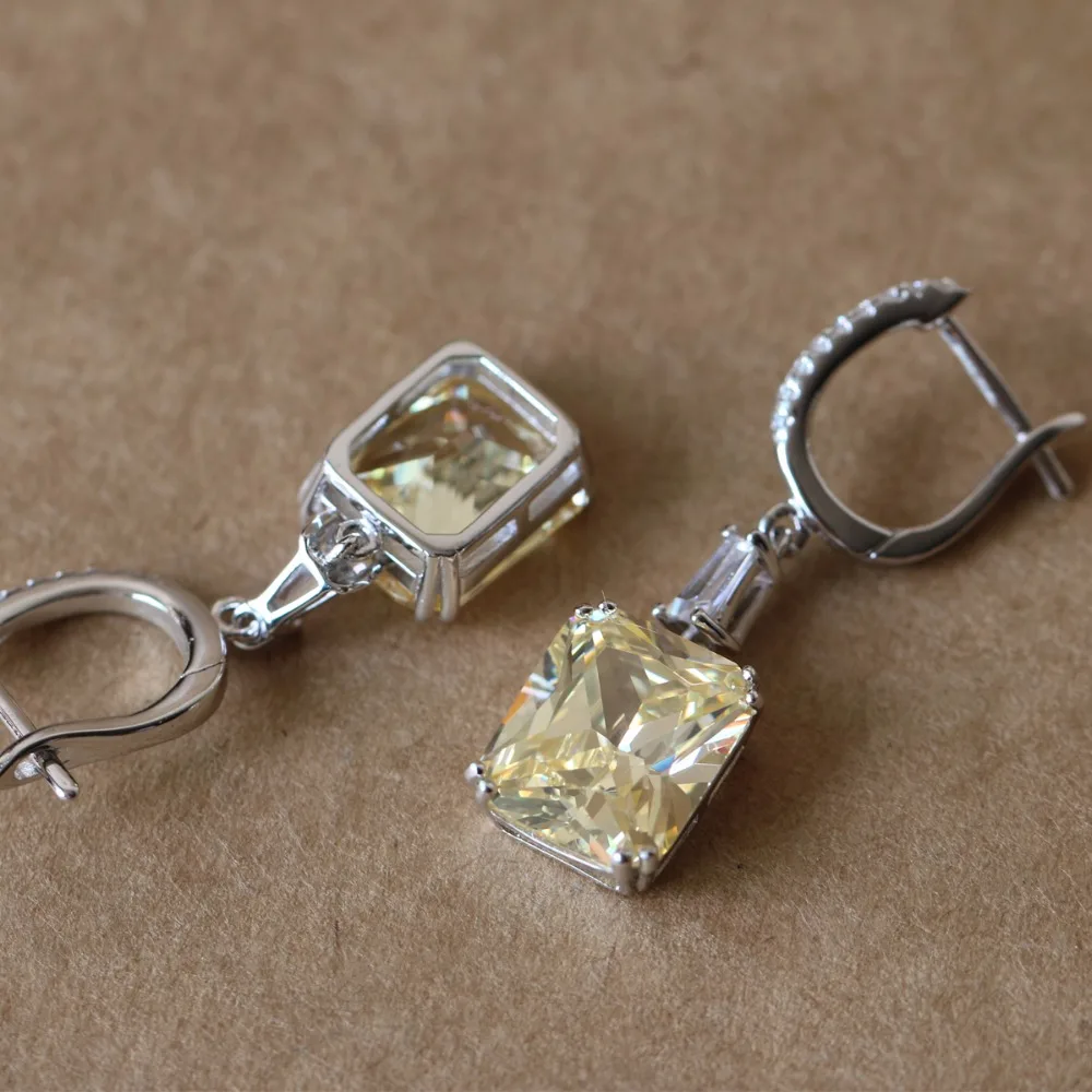 Кольцо женское с зеленым кристаллом маленькое серьги замком |