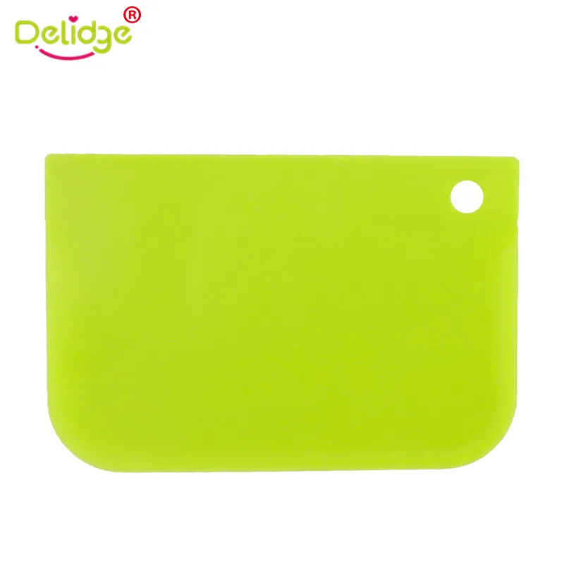 Пластиковый скребок для края торта выпечки лопатки крема с зазубринами