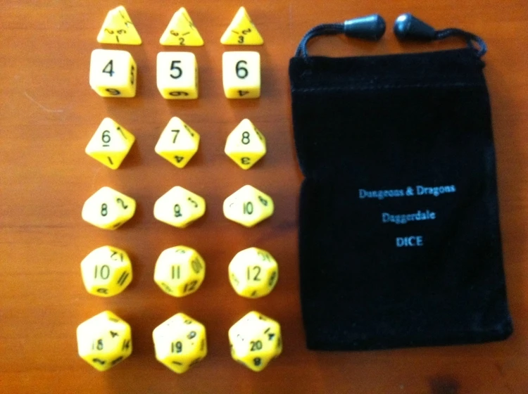 

Трпг кости [желтый 18 зерна упаковки + красивый D & D специальный мешок] запускать массовые развлекательные игры.