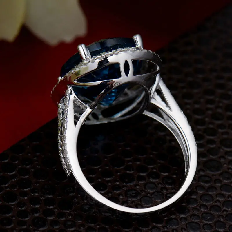 Обручальное кольцо из белого золота с натуральным топазом 11 х13 мм | Украшения и