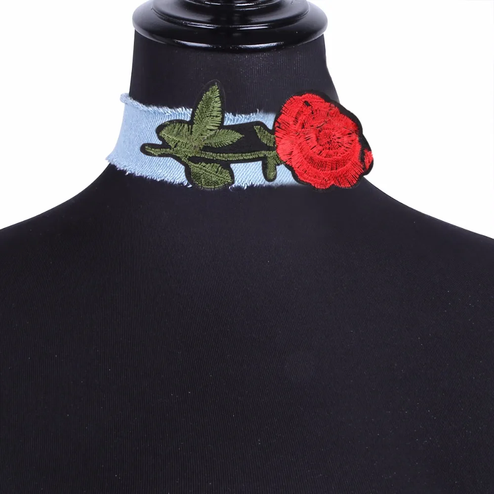 Новинка 2017 года колье чокер в стиле бохо светло голубого цвета с вышитыми розами