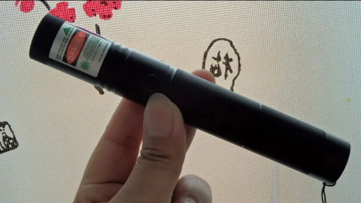 

AAA Hot! High Power Military 500W 500000m 532nm Green Laser Pointer Flashlight Light Burning Match Burn Cigarettes LAZER Hunting