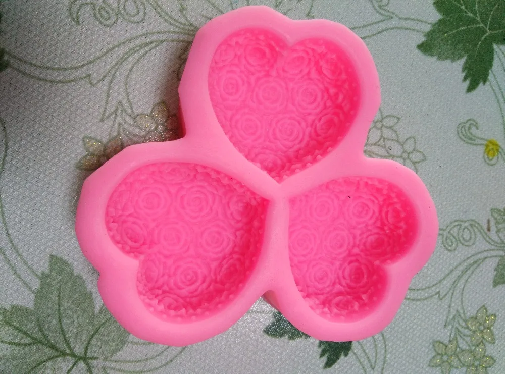 

Wholesale 3-connected Heart Shape Rose Pattern Silicone Soap Mold DIY Bath Salt Soap Molds