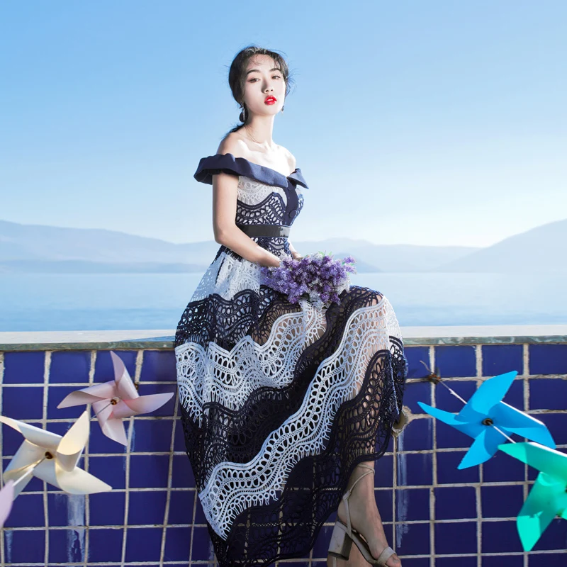 Сексуальное кружевное платье с открытыми плечами и открытой спиной голубое