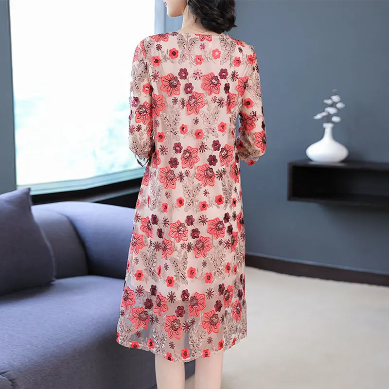 

Women's dress 2019 summer new loose slim embroidery O-neck dress large size L-4XL high quality elegant party vestidos