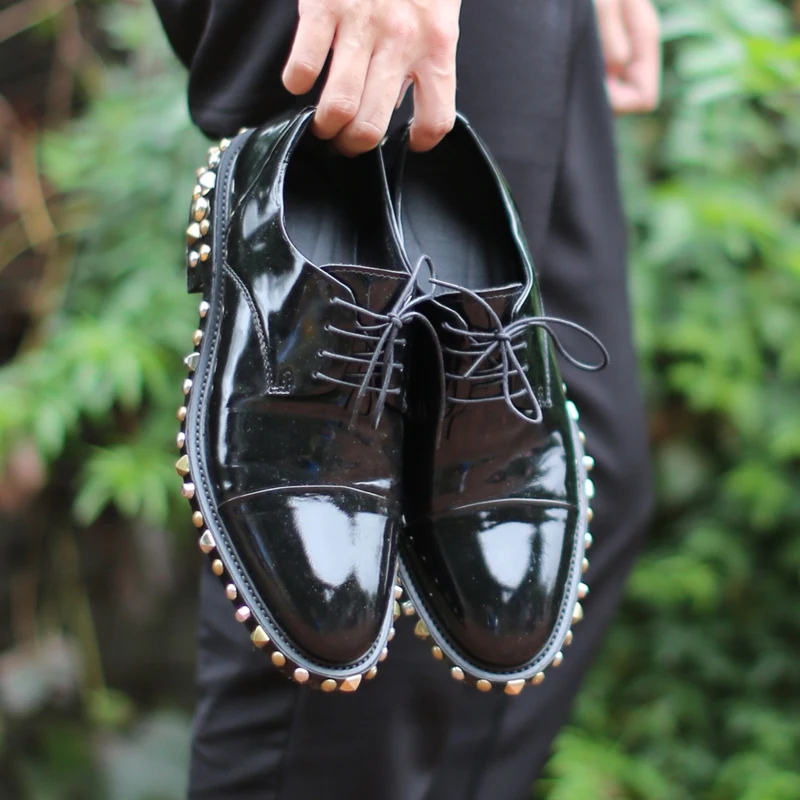 

Cool men's black patent leather rivets bottom leather shoes fashion handmade simple style party shoes for men groom wedding shoe