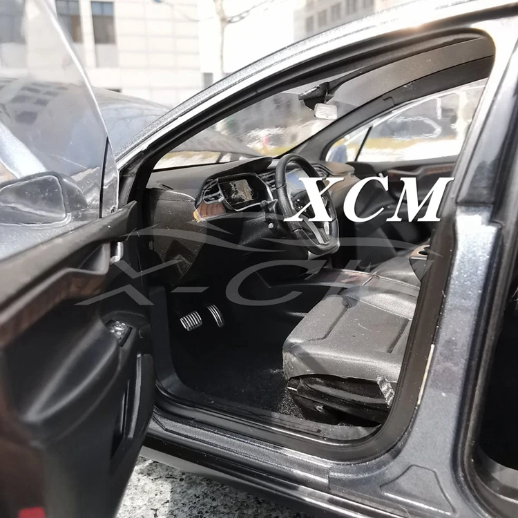 Литая модель автомобиля для модели X(серый) 1:18+ маленький подарок