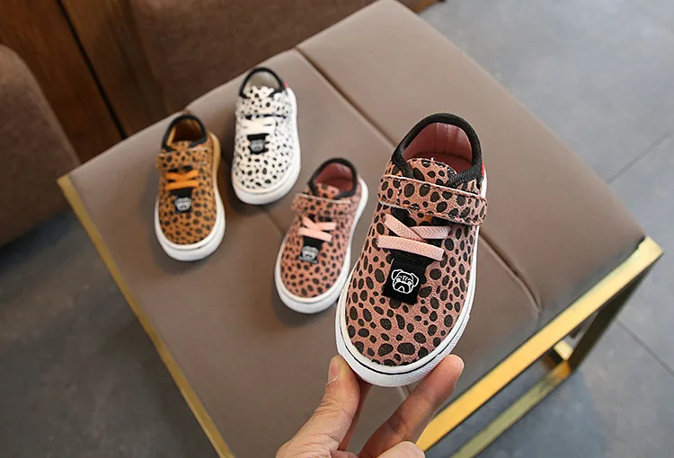 Детская спортивная обувь; Chaussure Enfant; повседневная обувь для мальчиков и девочек; сезон осень-весна; леопардовая Корейская дышащая обувь на плоской подошве; детские кроссовки