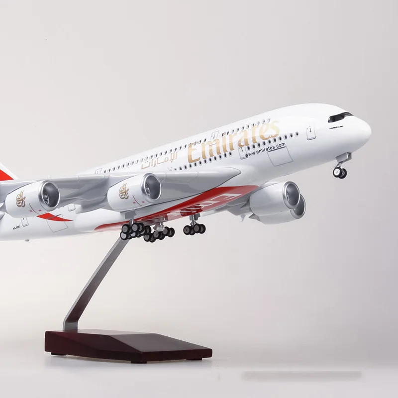 1/160 Масштаб Модель самолета Airbus EMIRATES A380 авиационная модель с колесо подсветкой