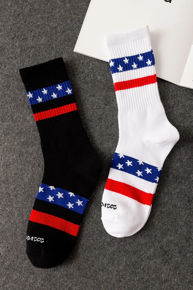 

2 pairs of black and white men and women socks hip hop street socks star pattern stripes personality unique